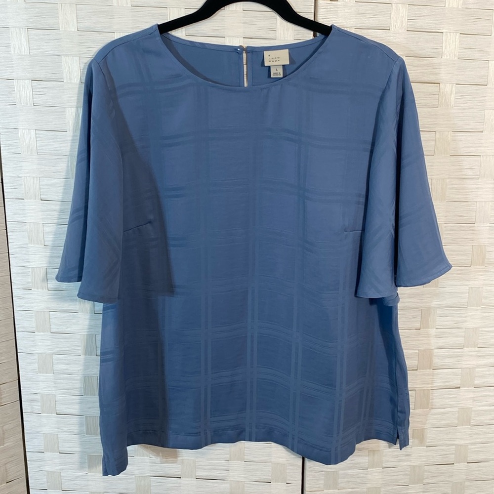 A New Day Blue Flutter Sleeve Textured ‎ Material Blouse Size Large
